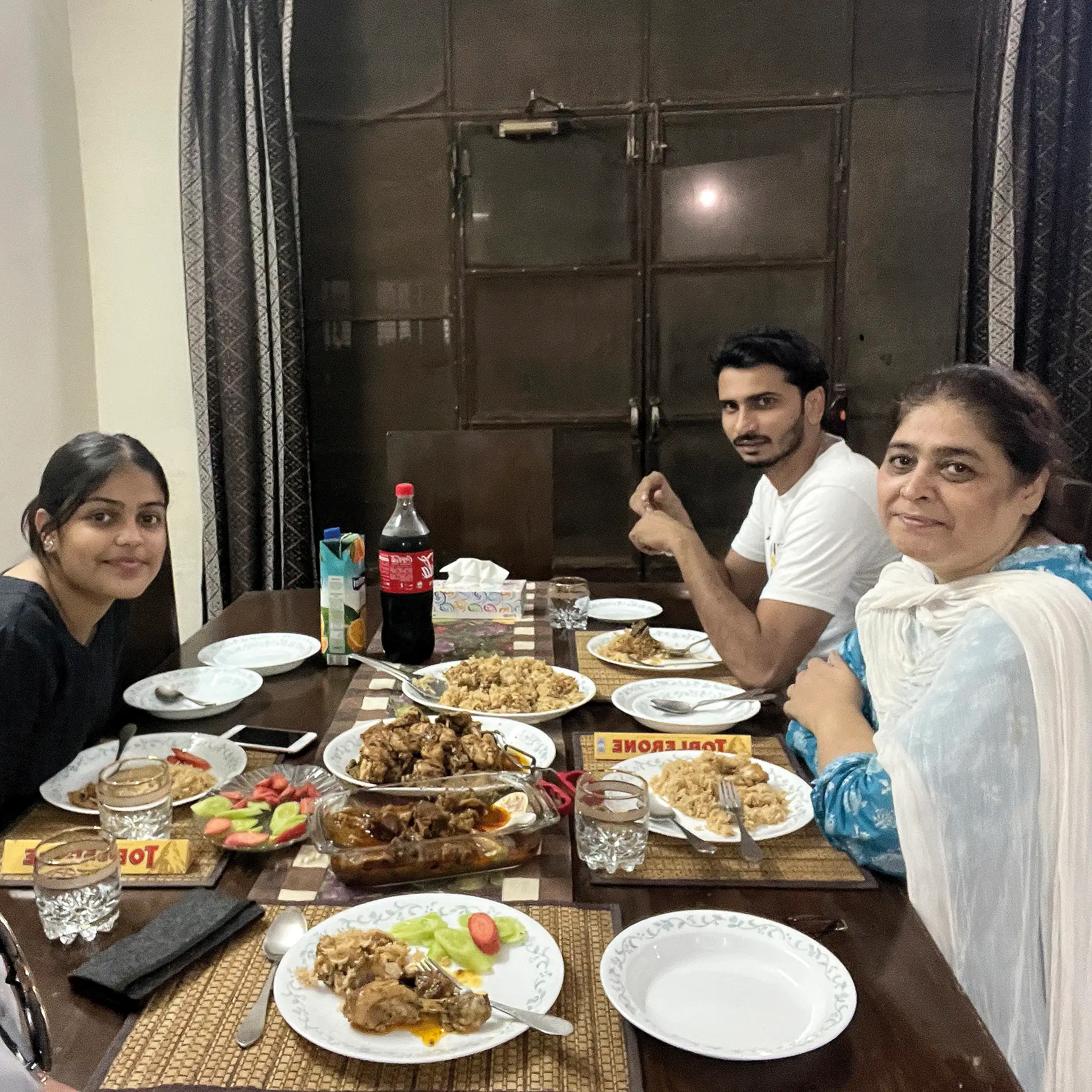 Tahneet and Kunsha Naeem, Family Hosts, Multan